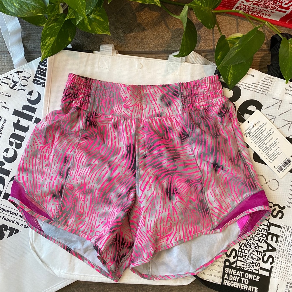 Lululemon Seawheeze 2021 Hotty Hot High-Rise Lined Short 4”